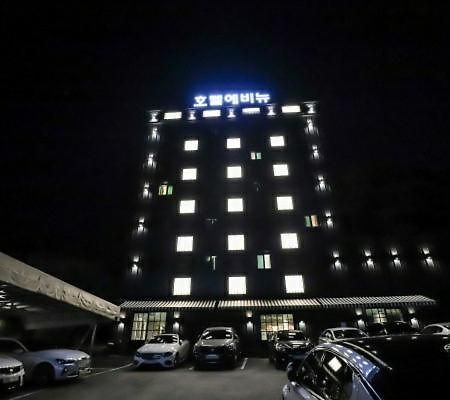 Avenue Hotel Йонгин Екстериор снимка