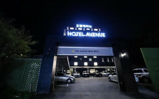 Avenue Hotel Йонгин Екстериор снимка