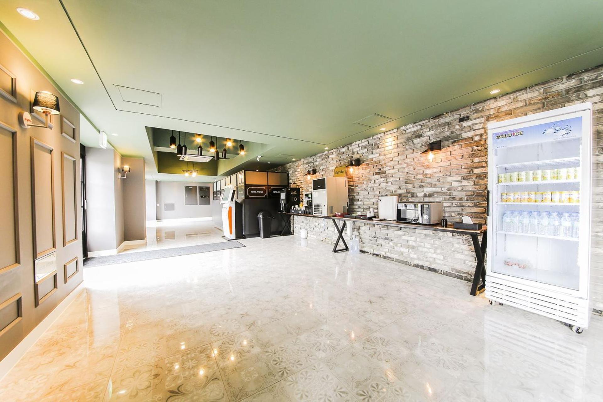 Avenue Hotel Йонгин Екстериор снимка